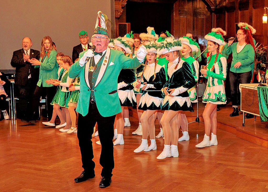  Dienstagabend herrschte Faschingsstimmung im Friedenssaal.