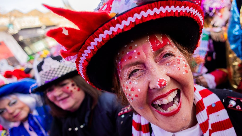 Kölns oberster Karnevalist Christoph Kuckelkorn hält den Karneval für eine große Therapiesitzung.