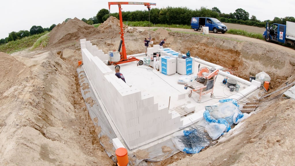 Wer keinen Keller braucht, kann kräftig sparen, verliert dafür aber die Option auf mehr Stauraum.