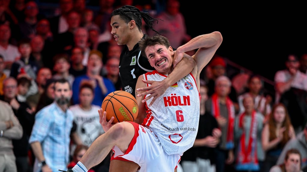 Die SBB Baskets um Trey Stewart packten defensiv entschlossen zu in Köln.<a href="https://www.google.com/search?sca_esv=c019091b52478373&amp;rlz=1C1GCEA_enDE1039DE1039&amp;q=Trey+Stewart&amp;si=AMgyJEs03_IawLpG0pN8Imr0quNL8BRn4IwD6UzBpqKXGhmQPbqSW7ULQIqJCRoL5V4SbK-z9nBTPQhuGRTsHup-UB9M7jtMUITicY-GQZVPFNDTPrFQYVQKV-UbhzYluTAYwXJG1JYo_jYsw5L_6xoJCsMbqmmdlQ%3D%3D&amp;sa=X&amp;ved=2ahUKEwin4_DhquqQAxXNywIHHY6RLksQ_coHegQICBAB&amp;ictx=0"></a>