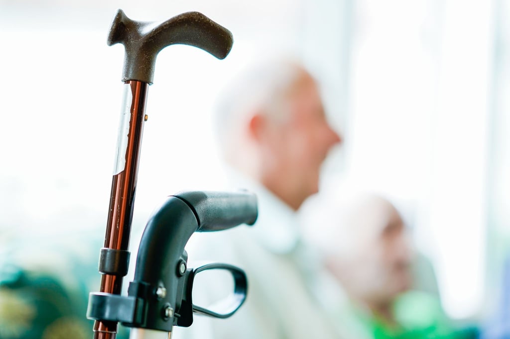 Mit dem Pilotprojekt „Carla“ sollen Pflegeheimbewohner schneller ärztlich versorgt werden – per Videochat und mit Hilfe digitaler Geräte. (Symbolbild)