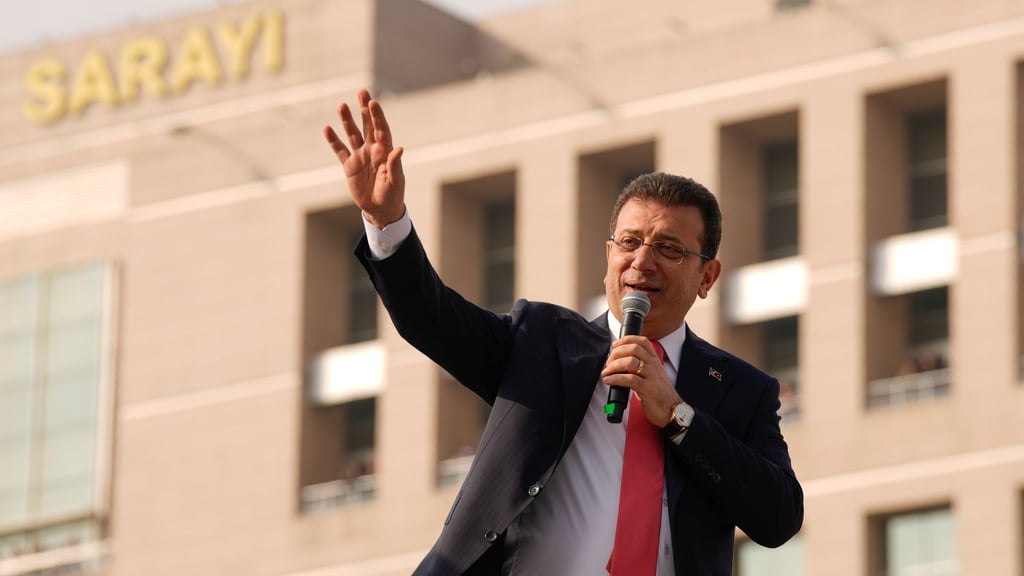 Istanbuls Bürgermeister Ekrem Imamoglu vor seiner Inhaftierung. (Archivbild)