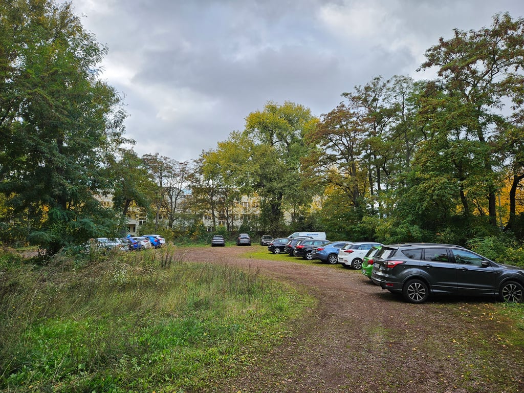 Bislang wird das Areal an der Jordanstraße als Stellfläche für Autos genutzt.