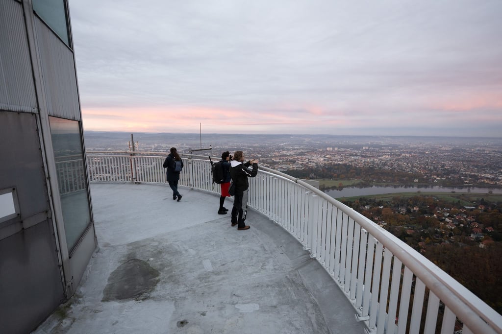 Der Dresdner Fernsehturm soll wieder für Besucher geöffnet werden. Die Entwurfsplanung dafür ist nun abgeschlossen.