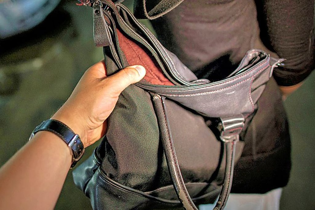 Vorsicht: Diebstahl im Einkaufsmarkt. In einem Geschäft in der Kösener Straße in Naumburg ist eine Senioren bestohlen worden.  Ein ähnlicher Vorfall ereignete sich in Bad Kösen. 