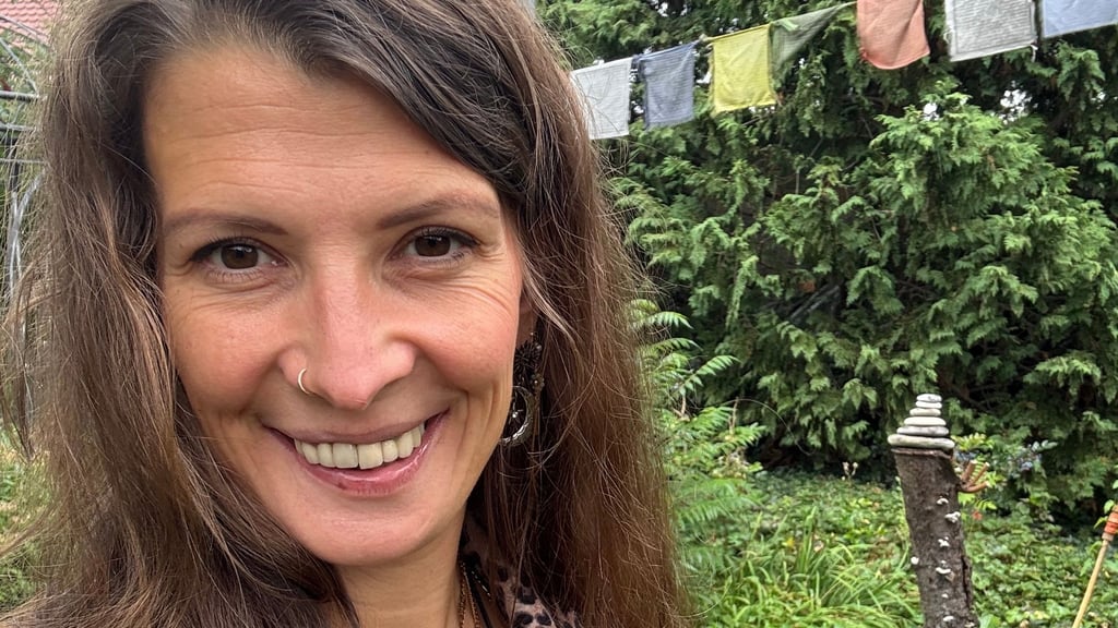 Babett Cohnen begeleitet Mädchen durch die Pubertät und berät zum Thema Menstruations-Zyklus.