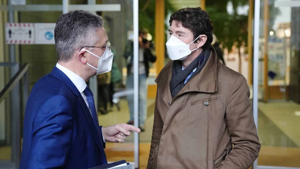 Der frühere Präsident des Robert Koch-Institutes (RKI), Lothar Wieler und der Virologe Christian Drosten sagen im Thüringer Corona-Untersuchungsausschuss aus. (Archivbild)