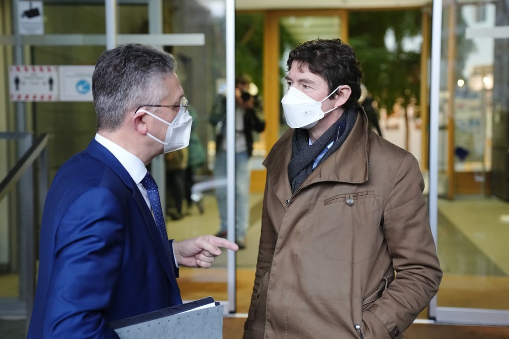 Der frühere Präsident des Robert Koch-Institutes (RKI), Lothar Wieler und der Virologe Christian Drosten sagen im Thüringer Corona-Untersuchungsausschuss aus. (Archivbild)