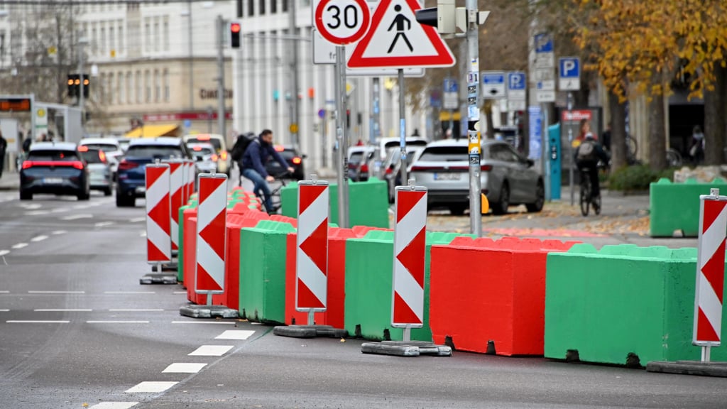 Der Aufbau der Sperrsysteme für den Magdeburger Weihnachtsmarkt hat begonnen.