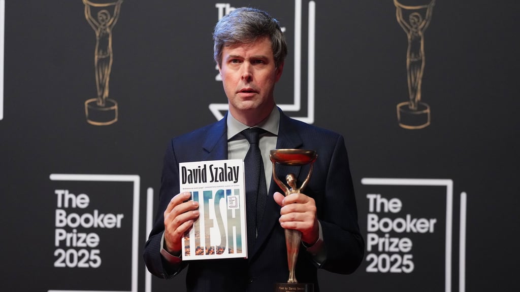 Der Booker-Preis geht in diesem Jahr an den ungarisch-britischen Autor David Szalay.