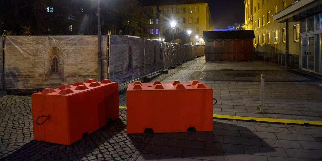Seit Ende Oktober wird auf dem Alten Markt in Magdeburg bereits der Weihnachtsmarkt aufgebaut.