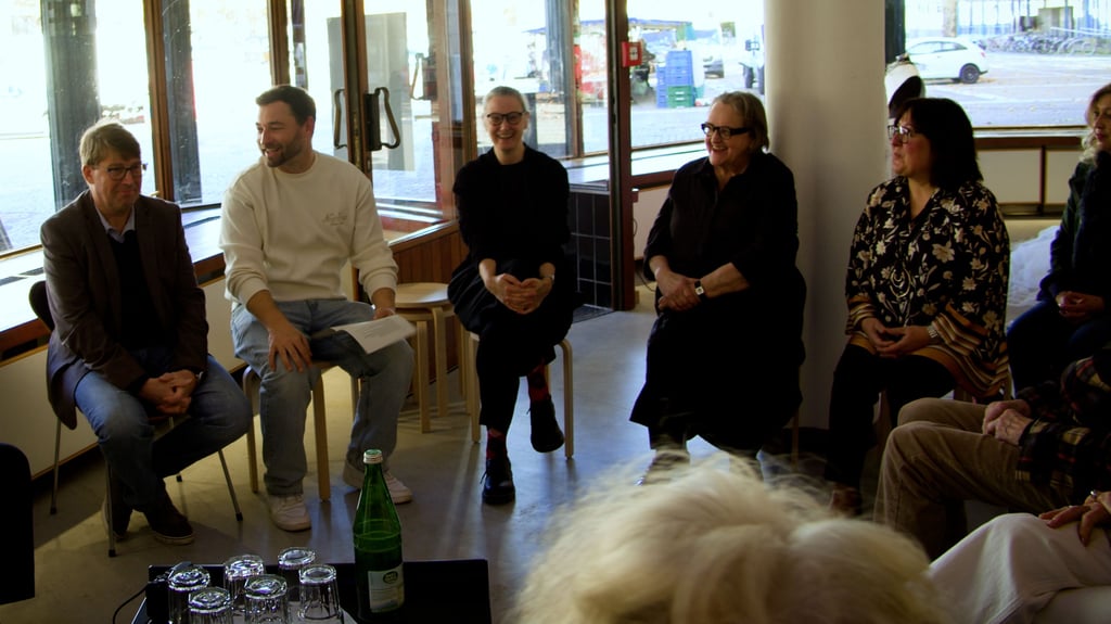 v.l.n.r.: Andreas Meyer, Leiter Geschäftsbereich Kultur Stadt Wolfsburg, Florian Wonneberger, Koordinator Kulturfenster, Susanne Pfleger, Leiterin Städtische Galerie Wolfsburg, Angelika Flaig und Paola Massei, 2. Vorsitzende Kulturverein Crearte