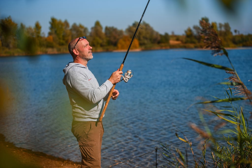 Michael Schuster vom Angelverein Kötzschau übt sein Hobby auch gerne am Kiessee Zwei in Wallendorf aus.