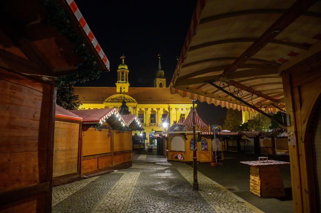 Der Magdeburger Weihnachtsmarkt wartet auf grünes Licht.