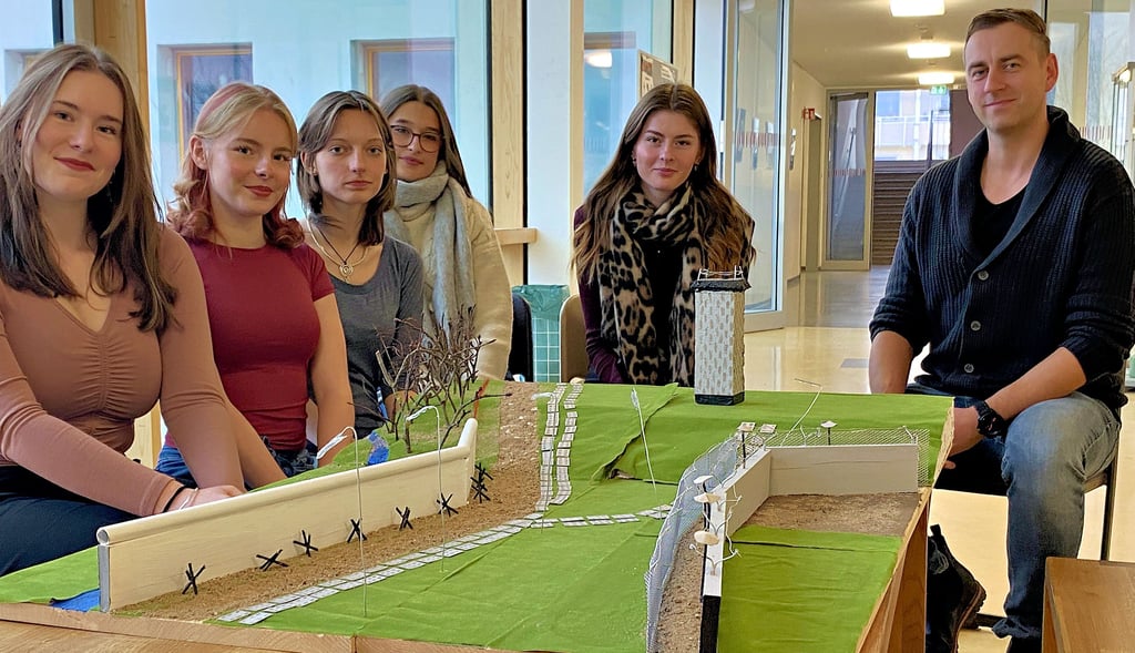 Die Grenzanlage bei Hötensleben haben Nele Krüger, Scarlett Göhlich, Nele Reimann, Hannah Jolina Lerche, Lucy Ellen Kaiser und Gregor Mundt genauer unter die Lupe genommen und davon ein Model erstellt. Das Projekt wurde durch den Bundespräsidenten ausgezeichnet. 