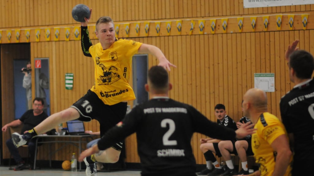 Für Steven Ben Schönherr (links) und Germania Borne war gegen den Post SV Magdeburg nichts zu holen.