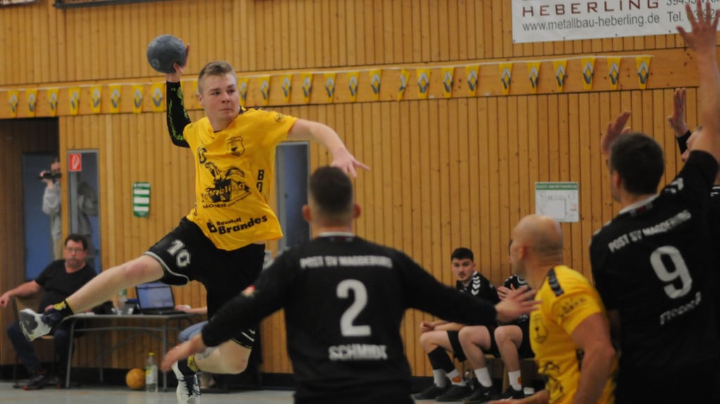 Für Steven Ben Schönherr (links) und Germania Borne war gegen den Post SV Magdeburg nichts zu holen.