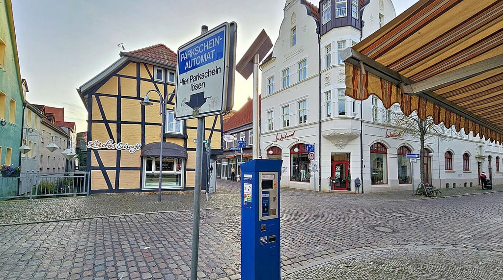 Die Parkschein-Automaten könnten an den Sonnabenden im Advent abgestellt werden, wenn der Stadtrat zustimmt.