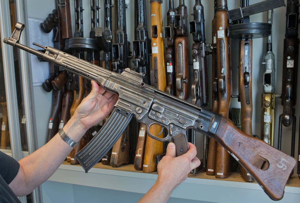 Wegen einer Sammlung von Kriegswaffen musste sich ein Mann am Amtsgericht Bernburg verantworten. 