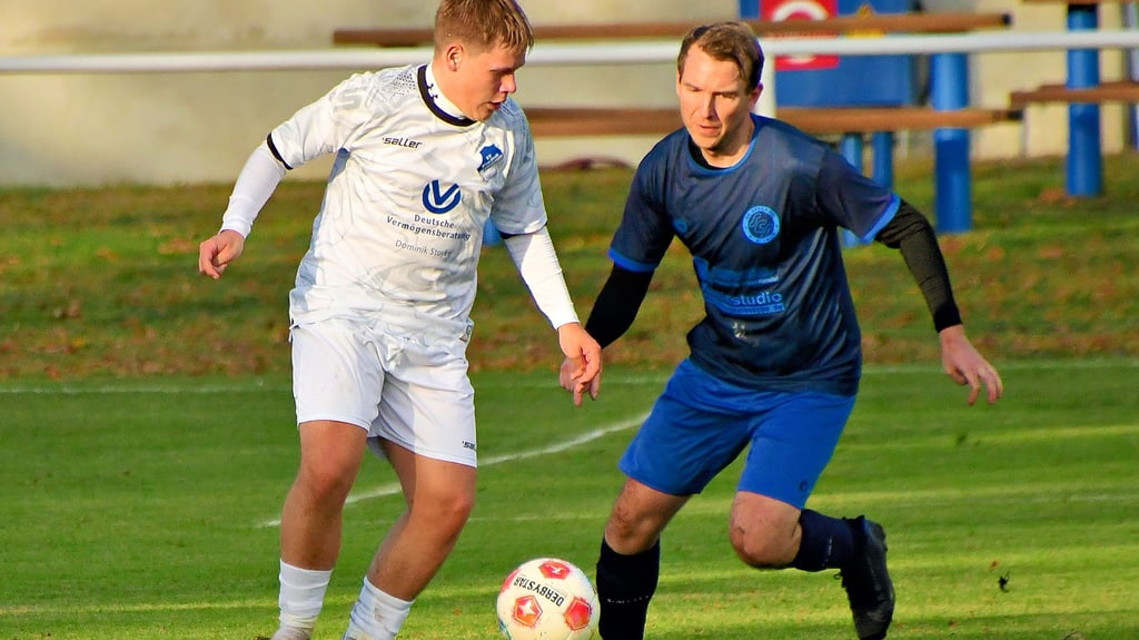 Miguel Hohmann (links) und Blau-Weiß Pretzien fügten dem SC Seeland die erste Pleite der Spielzeit bei. 