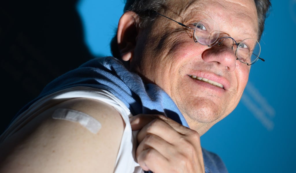 Mit gutem Beispiel voran: Gesundheitsminister Philippi lässt sich impfen.