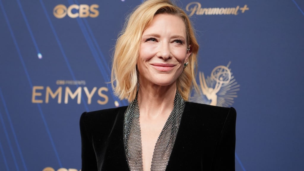 Cate Blanchett posiert bei den diesjährigen Emmy Awards in Los Angeles. Nun bekommt die Schauspielerin einen Bambi. (Archivbild)