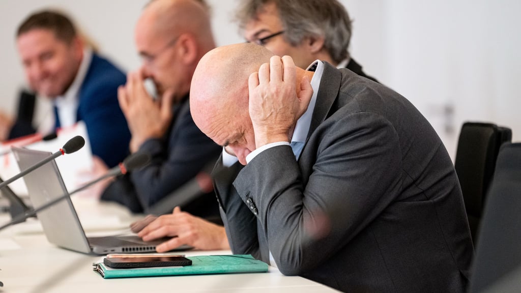 Die BSW-Fraktion in Brandenburg steckt in der Krise. Finanzminister Robert Crumbach (BSW, ganz rechts) spricht von einer „schwierigen Situation“.