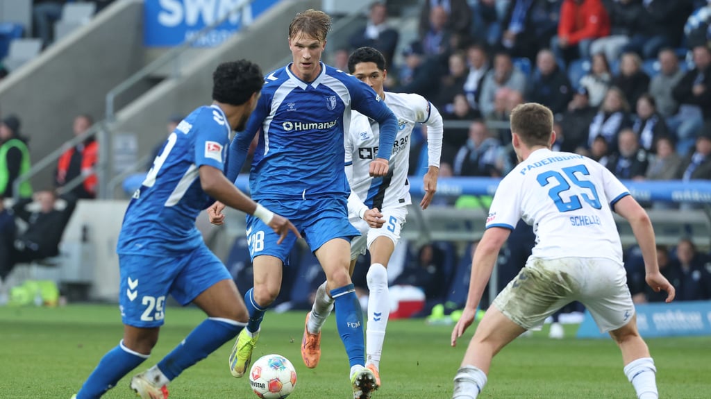 Luka Hyryläinen (Mitte) möchte sich notfalls auch auf ungewohnter Position aufdrängen.