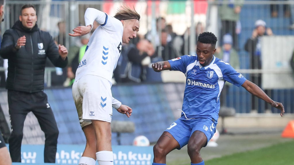 Lubambo Musonda (r.) sah gegen den SC Paderborn seine fünfte Gelbe Karte und fehlt dem 1. FC Magdeburg damit im Spiel bei Fortuna Düsseldorf.
