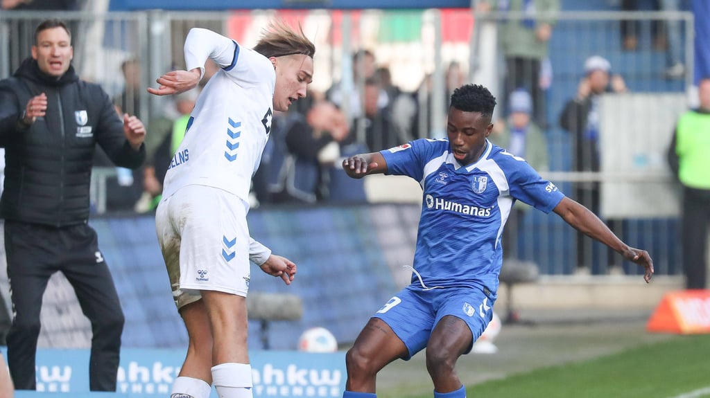 Lubambo Musonda (r.) sah gegen den SC Paderborn seine fünfte Gelbe Karte und fehlt dem 1. FC Magdeburg damit im Spiel bei Fortuna Düsseldorf.
