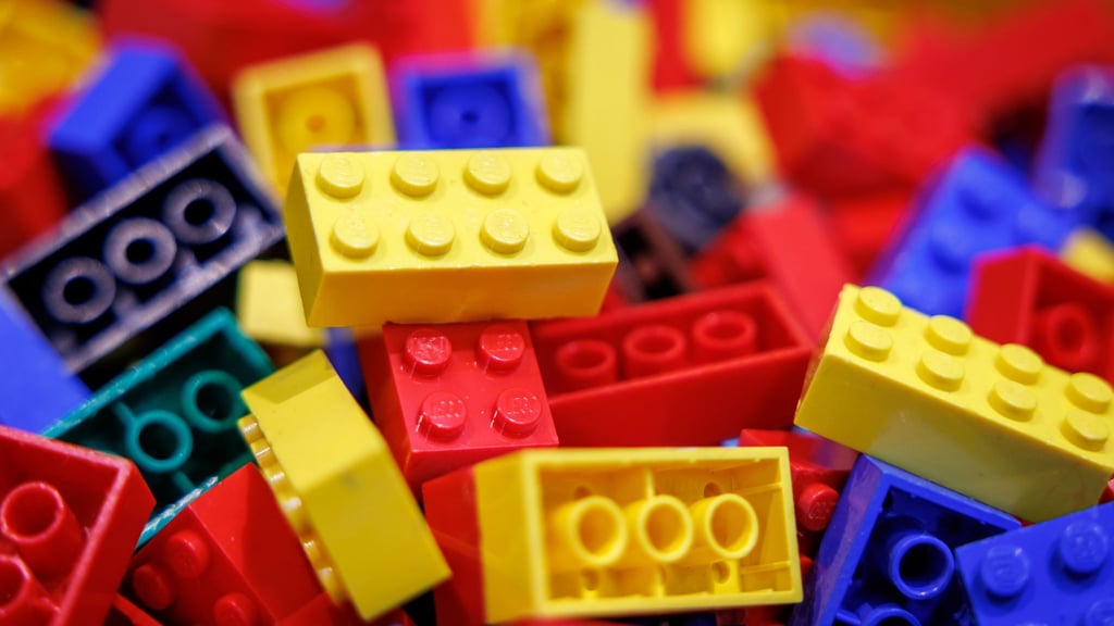 Nicht nur Kinder spielen mit Lego.