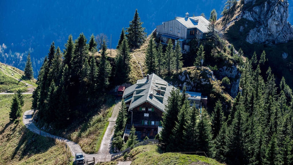 Laut Polizei war der Wanderer nahe dem August-Schuster-Haus in Unterammergau unterwegs, als er schwer stürzte. (Archivbild)
