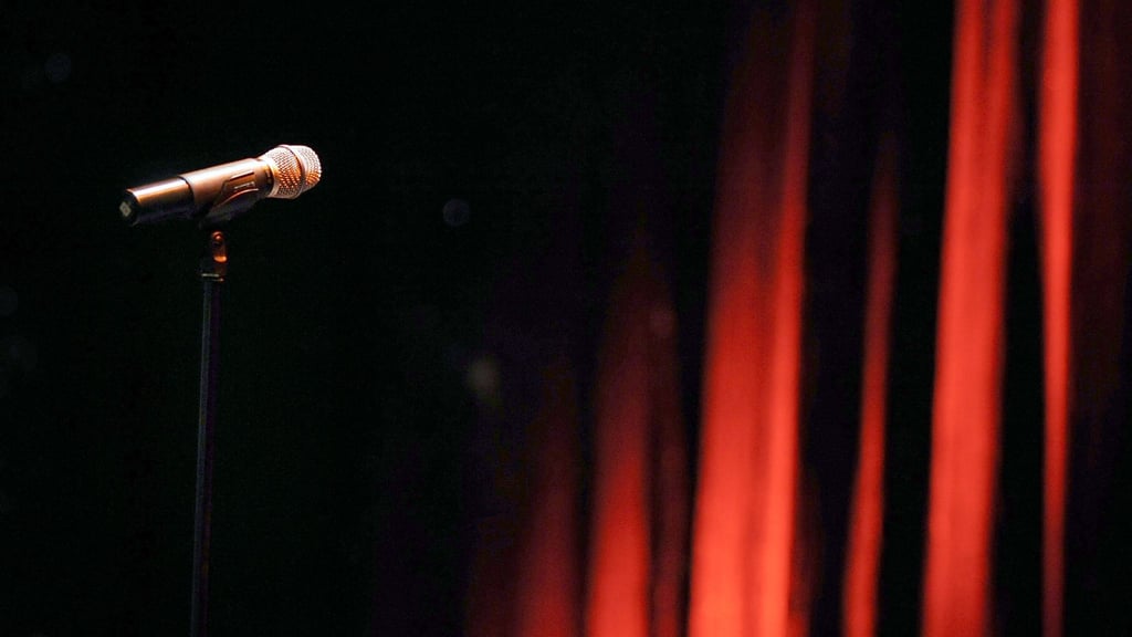 Eltern soll erleichtert werden ins Theater gehen zu können. (Symbolbild)