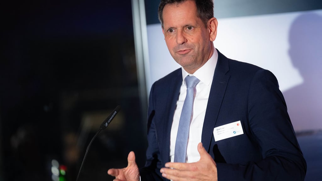 „Es ist nicht möglich, alle Probleme innerhalb eines halben Jahres zu lösen“, sagt Lies.