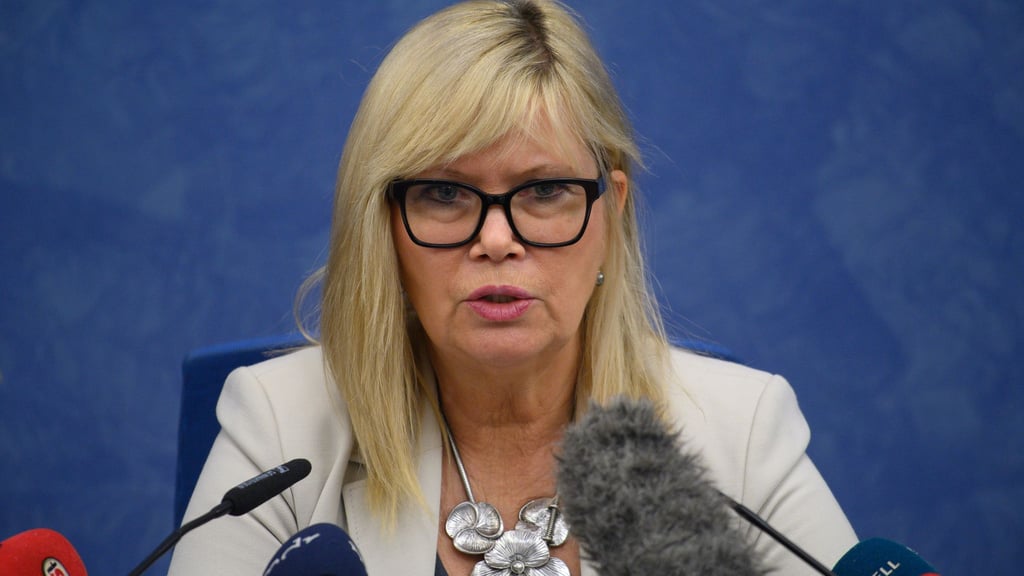 Simone Borris (parteilos), Oberbürgermeisterin der Stadt Magdeburg, spricht im Rathaus der Stadt zu den Medienvertretern.