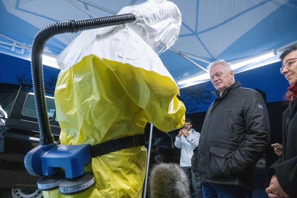 Bundeslandwirtschaftsminister Alois Rainer (CSU) dankte bei seinem Antrittsbesuch den Mitarbeitern des Friedrich-Loeffler-Instituts (FLI) für ihre Arbeit, die auch zur Eindämmung von Tierseuchen wie der Geflügelpest beiträgt.