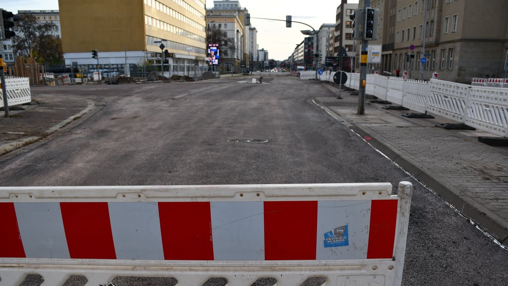 Eine Kreuzung in der Magdeburger Innenstadt kann wieder befahren werden.