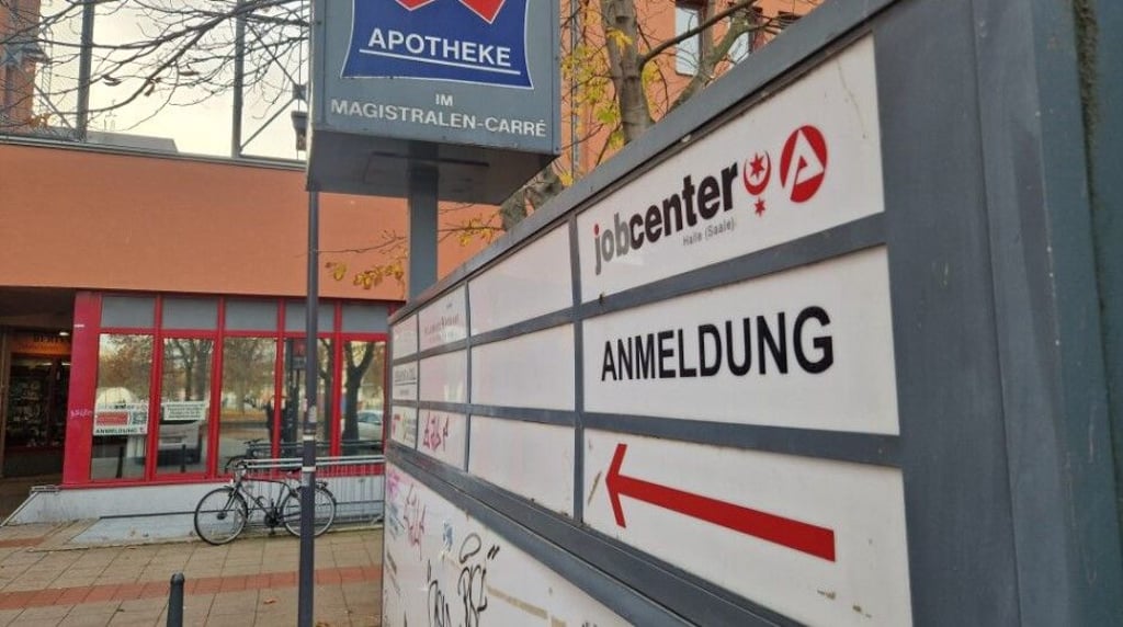 Wegweiser: In der Neustädter Passage 3 hat das Jobcenter Halle seinen Sitz.