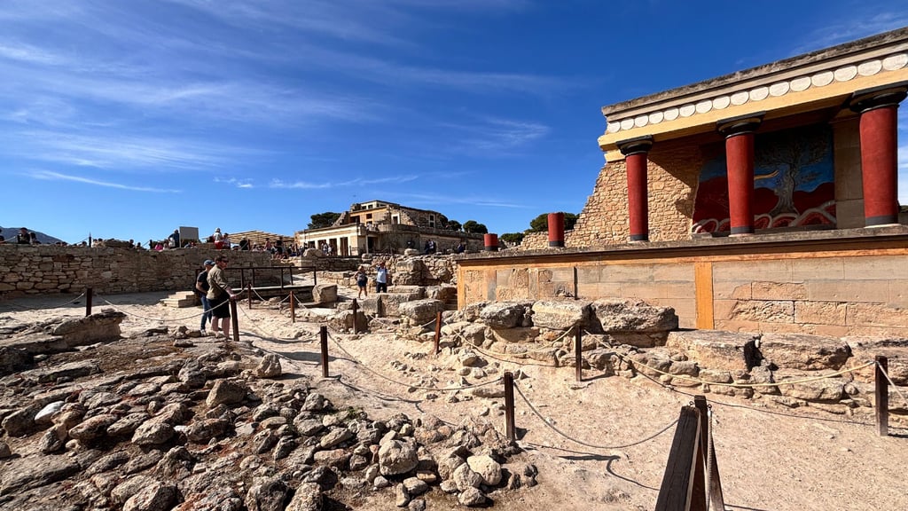 Heinz A. Behrens aus dem Harz hat sich unter anderem den  minoische Palast von Knossos angesehen. 