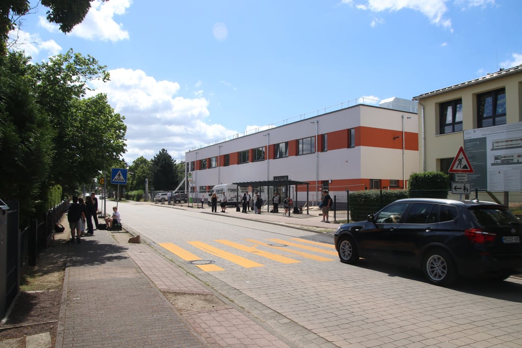 An der Sekundarschule Möser war die Polizei am Dienstag im Einsatz, weil ein Mann Kinder ansprach. 