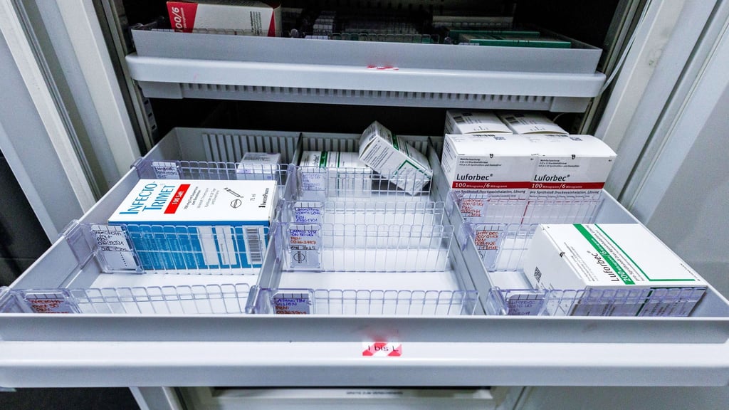 Die Pharmabranche in Deutschland wächst, doch es kommt immer wieder zu Arzneiengpässen (Archivbild)