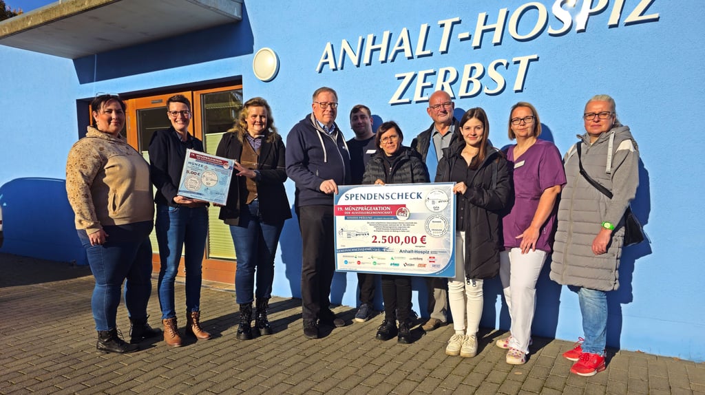 2.500 Euro konnte die Ausstellergemeinschaft der Gewerbefachausstellung dem Anhalt-Hospiz Zerbst übergeben.