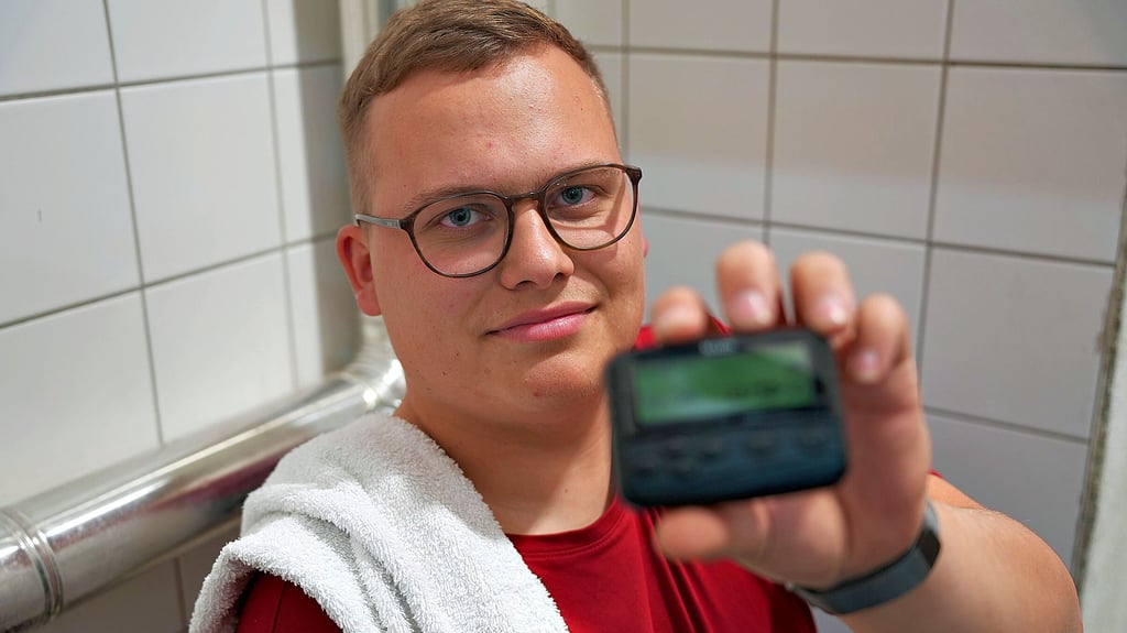 Wenn der Melder piept, hat es Lennox Böhm aus Stendal schon im Badezimmer erwischt.