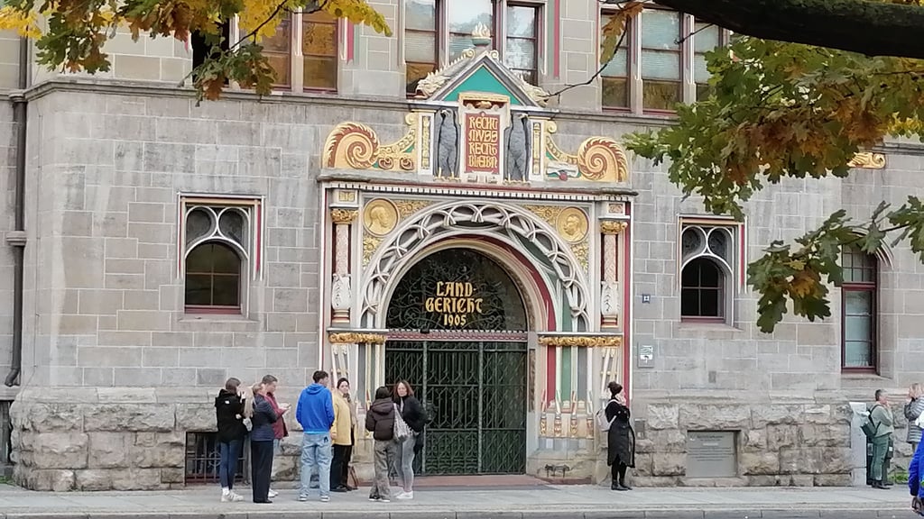 Das Landgericht Halle. 