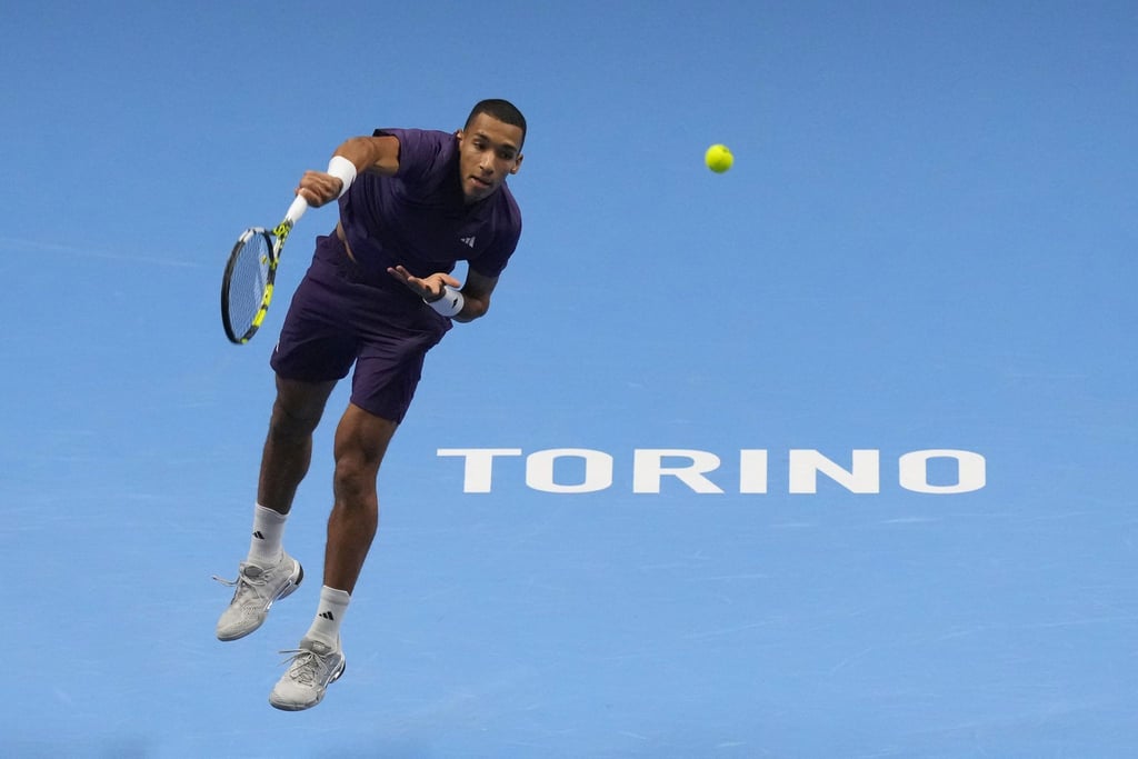 Felix Auger-Aliassime feiert den ersten Sieg bei den ATP Finals