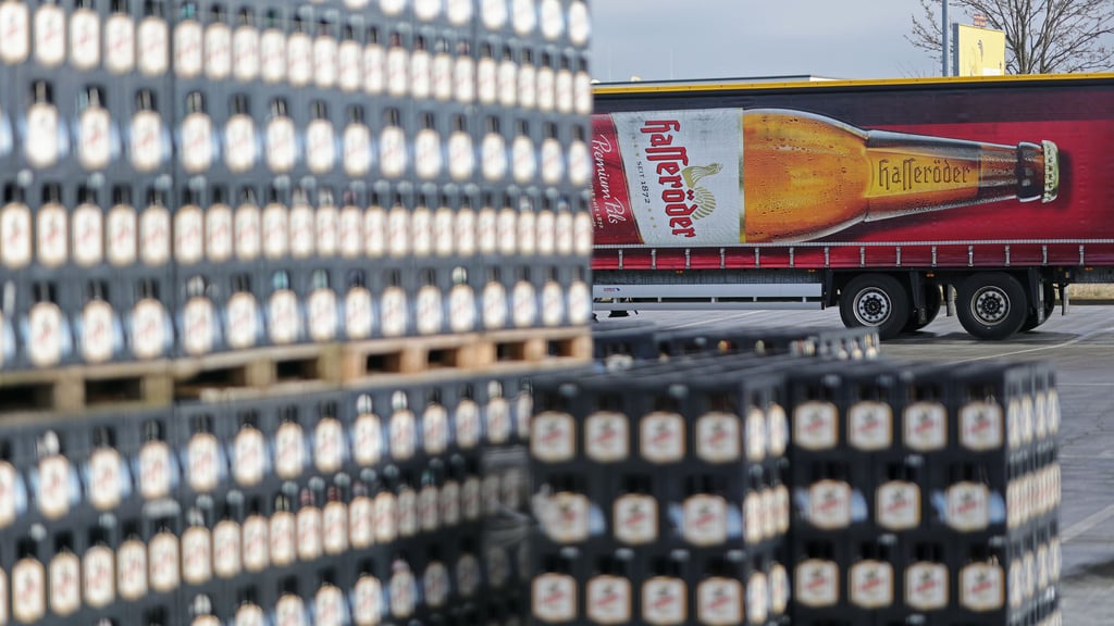 Die Biermarke Hasseröder wird in Wernigerode hergestellt. Edeka reduziert nun den Einkauf.