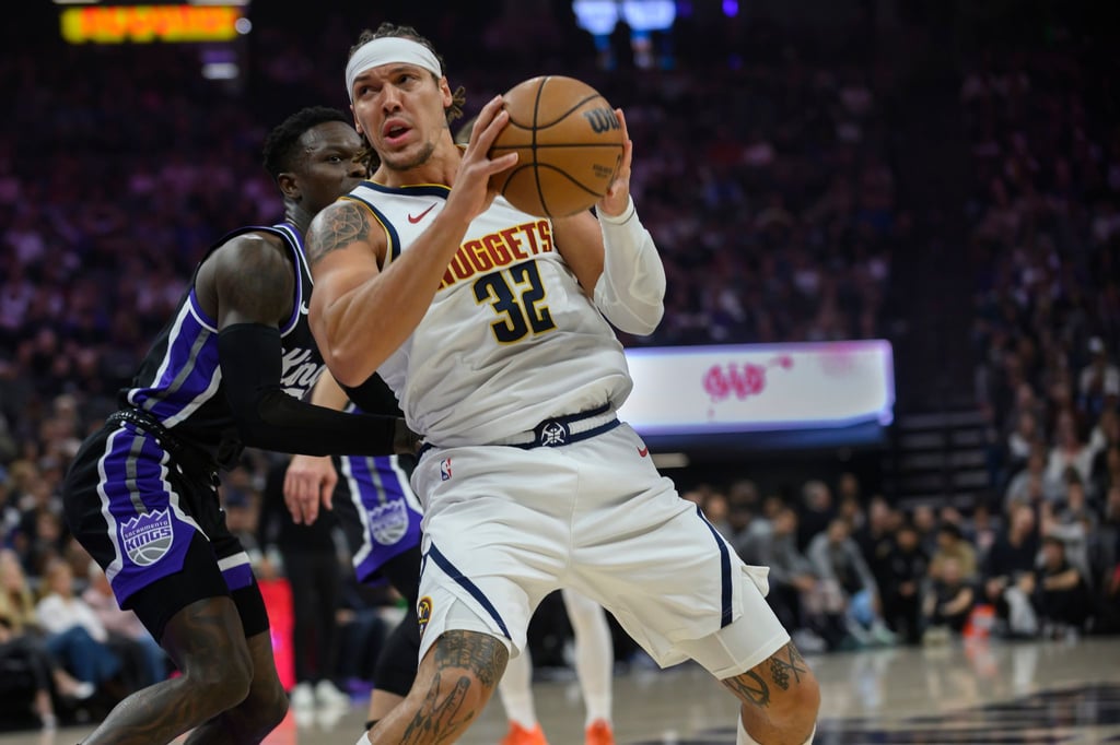 Das war nichts: Dennis Schröder (l) verlor mit Sacramento auch gegen die Denver Nuggets um Aaron Gordon.