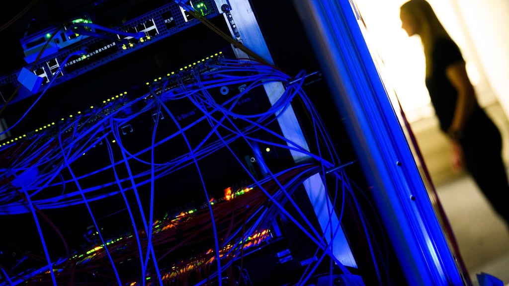 Persönlichkeitsrechte wiegen schwerer als Plattforminteressen: Konten, die überwiegend für Hass und Beleidigungen genutzt werden, können entfernt werden.