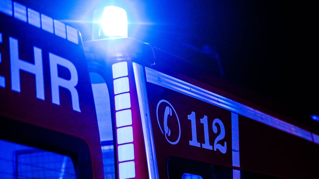 Bei Eintreffen der Feuerwehr hatte die Polizei schon erste Maßnahmen zur Brandbekämpfung eingeleitet. Die Kameraden brachten die Lage dann schnell unter Kontrolle.