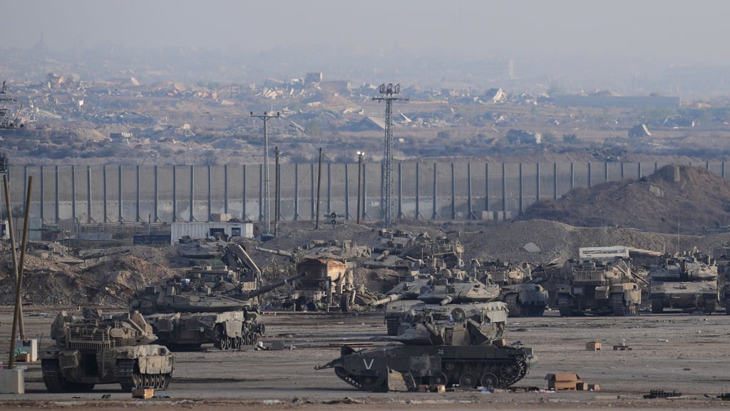 Panzer und anderes Militärgerät befeuern die Klimakrise - doch ihre Emissionen müssen nicht gemeldet werden.